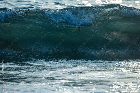 waves crashing on beach, Ocean wave nature background image, Beautiful ...