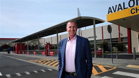 Melbourne planes diverted to Avalon | Geelong Advertiser