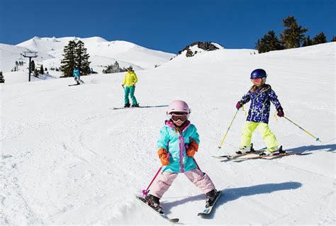 12 Top Tips for Skiing with Kids - The Family Vacation Guide