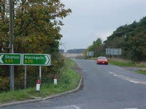 Road past RAF Menwith Hill © Malcolm Street cc-by-sa/2.0 :: Geograph Britain and Ireland