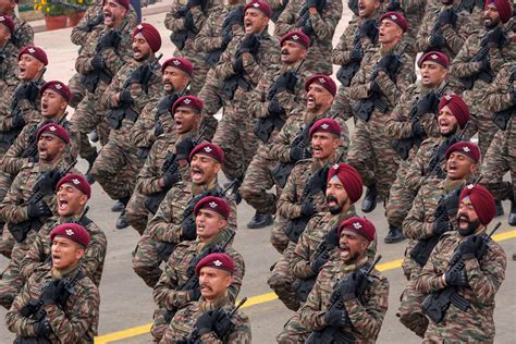 India Recruits Short Term Soldiers to Boost Ranks, Curb Spending - Bloomberg