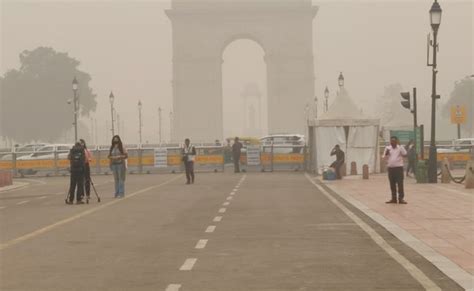 Delhi Air Pollution: Thick Haze Covers Delhi, Schools Shut As Air Quality Remains 'Severe'