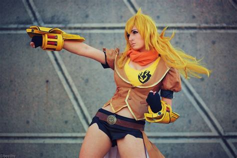 Yang from RWBY : r/cosplaygirls