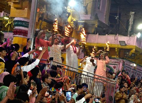 Priests performing 'aarti' (Prayer) of Goddess Yamuna at Vishram Ghat