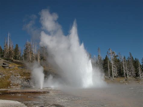 Big fountain geyser Free Photo Download | FreeImages