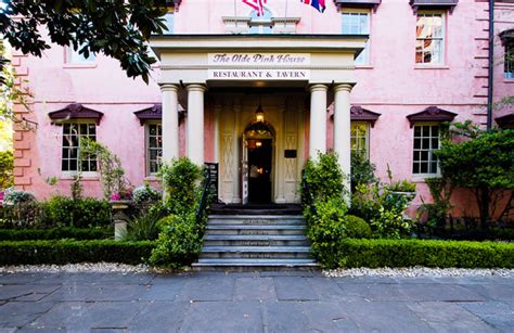 Fun things to do in Savannah GA - Olde Pink House