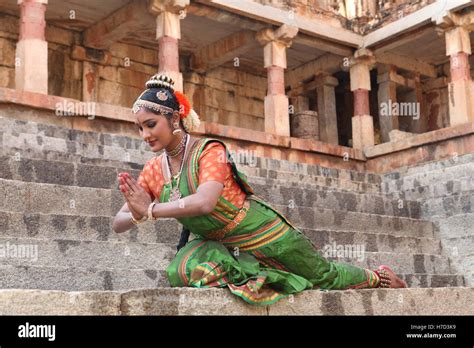 Dance forms of andhra pradesh hi-res stock photography and images - Alamy