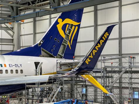 Ryanair starts to retrofit their Boeing 737-800 with new Split-Wing ...