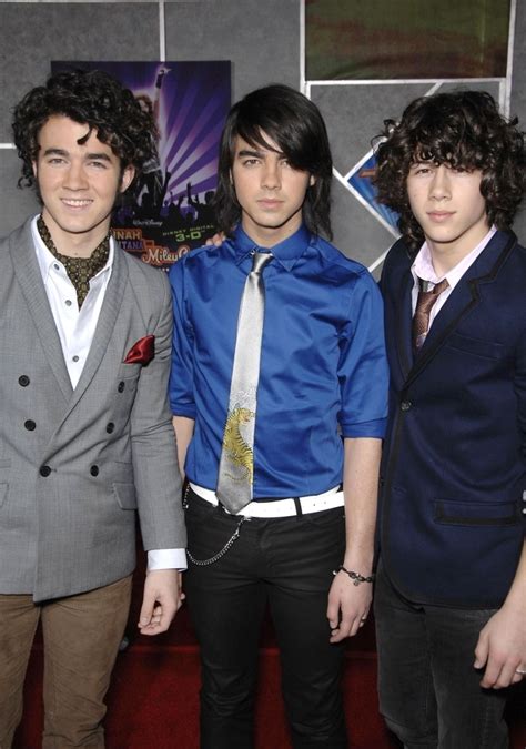 Jonas Brothers At Arrivals For Hannah Montana & Miley Cyrus Best Of ...