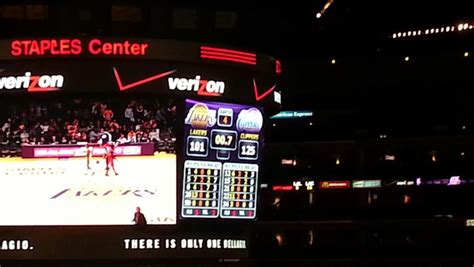 Clippers dominate the Lakers at the STAPLES Center