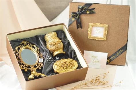 Souvenir Pernikahan Mewah EXCLUSIVE CLASSICA GIFTSET by Anaria Souvenir Pernikahan | Bridestory.com