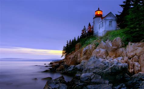 Serene Lighthouse: A Stunning HD Wallpaper Experience