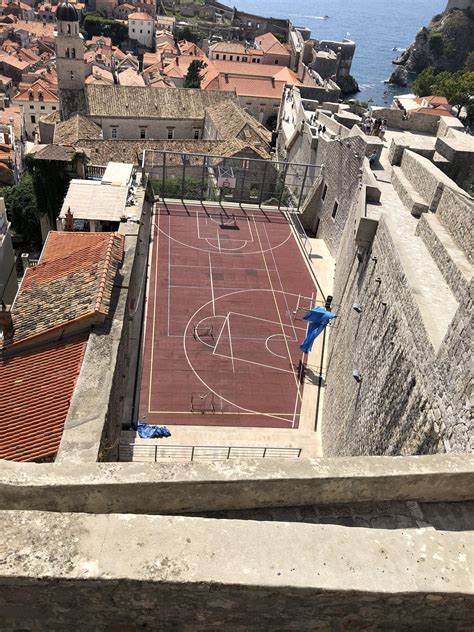 The layout of this basketball court is interesting. : r/mildlyinteresting