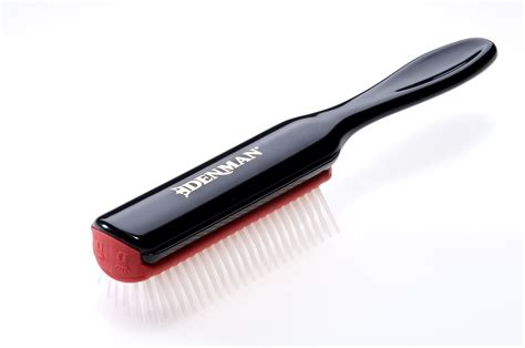 Denman D3 - http://www.denmanbrush.com/acatalog/Denman-D3-Medium-7-row-styling-brush.html