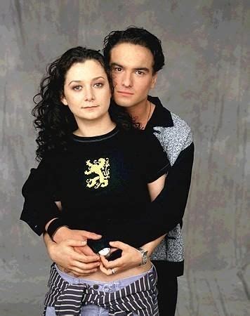 David and Darlene---Roseanne | Roseanne tv show, Johnny galecki, Tv couples