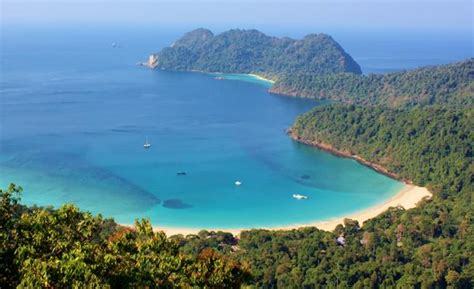 Sailing in the remote Myeik Archipelago, southern Burma ...