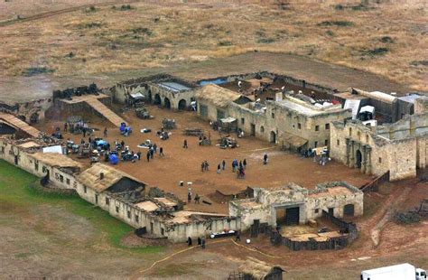 Fire burns some of set for 2003 film The Alamo