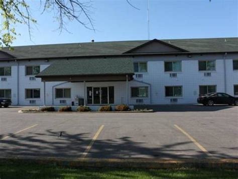 Grand Inn Motel in Moorhead (MN) - Room Deals, Photos & Reviews