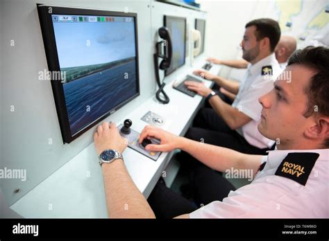 Submariners undergo training at HMNB Clyde Stock Photo - Alamy