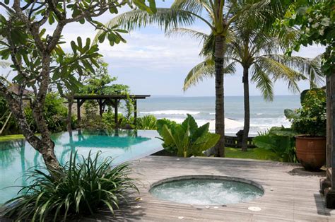 6 Bedroom Beachfront Villa Canggu | Maviba