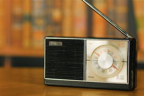 What Actually IS the Difference Between AM and FM Radio? – Flypaper