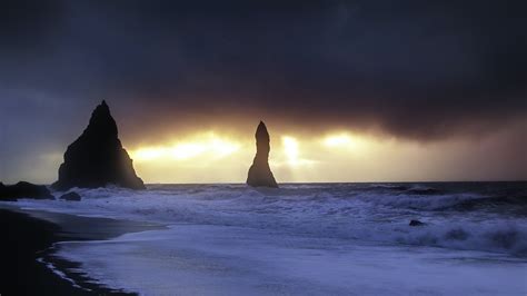 Reynisfjara – Black Sand Beach in Iceland | Tröll Expeditions