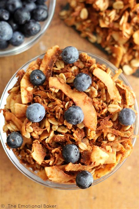 Coconut Granola | The Emotional Baker