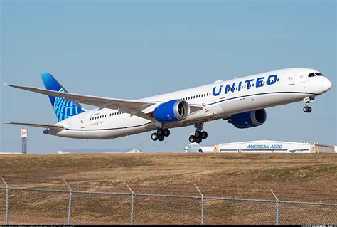 United Boeing 787 Dreamliner - photos and vectors