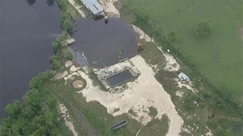 Giant Texas sinkhole grows larger again in Daisetta, 15 years after it ...