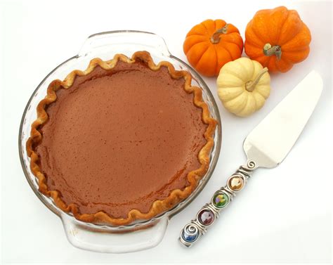 Vegan Pumpkin Pie w/ Mom's Famous Pie Crust - LottaVeg