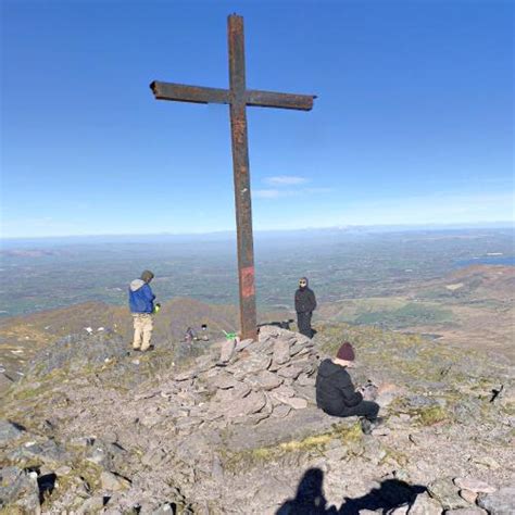 Summit of Carrauntoohil in Killorglin, Ireland - Virtual Globetrotting