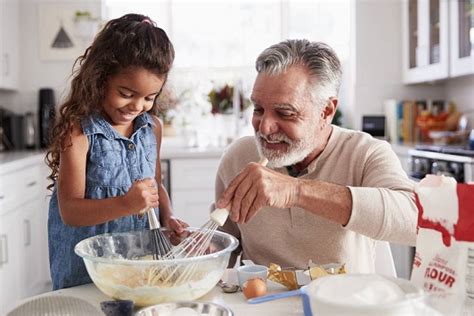 Les avantages d'engager un sénior comme cuisinier à domicile