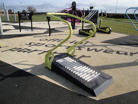 File:Sandown outdoor gym treadmill.JPG - Wikimedia Commons