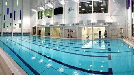 Wakefield's £10m swimming pool opens in Sun Lane - BBC News