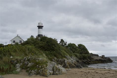 Inishowen lighthouse © Malcolm Neal cc-by-sa/2.0 :: Geograph Ireland