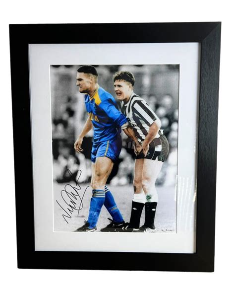 Premier league - Vinnie Jones Grabs Paul Gascoigne - - Catawiki