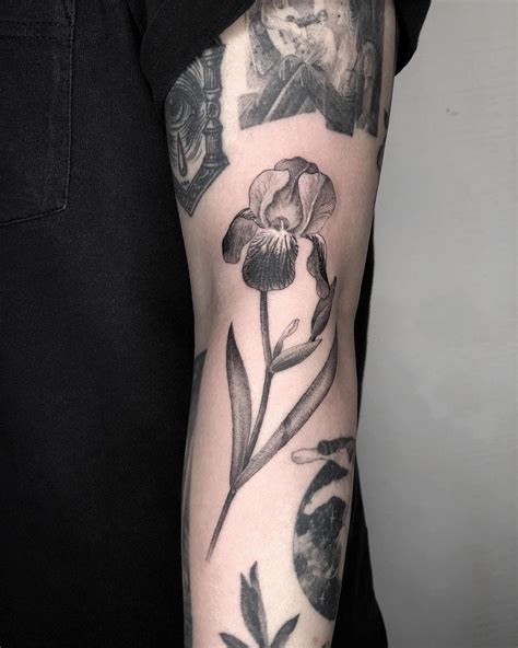 Top more than 64 iris flower tattoo black and white latest - in.cdgdbentre