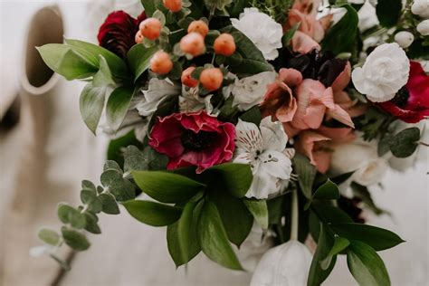 Feeling nostalgic to our pre-COVID Feb wedding where we made 40+ floral ...