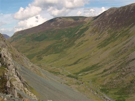 Honister Pass © Euan Nelson cc-by-sa/2.0 :: Geograph Britain and Ireland