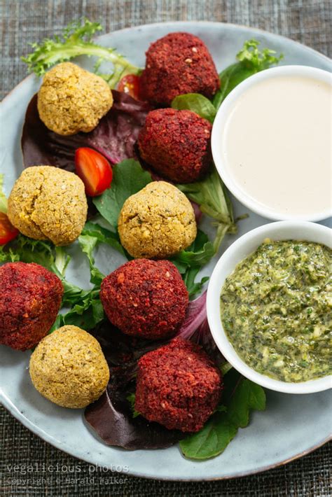 Falafel with Sauces – vegalicious.photos