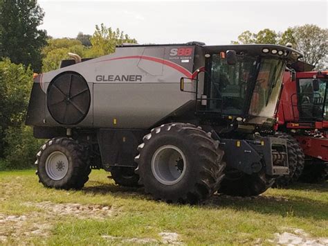 Gleaner S88 Super Series Combine | Farm machinery, Old tractor, Tractors