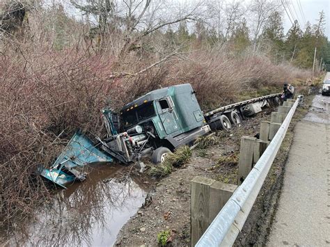 Semi-truck crashes into ditch on US 101 | Port Townsend Leader