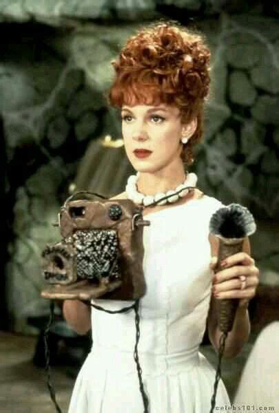 Elizabeth Perkins as Wilma Flintstone in "The Flintstones" | Character halloween costumes ...