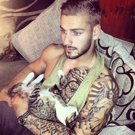 Hot Guy with Cat | Men with cats, Tatted men, Inked men