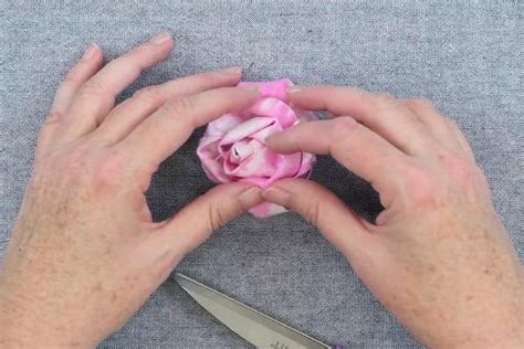 How to Make No Sew Fabric Flowers (+ Video Tutorial) | AllFreeSewing.com