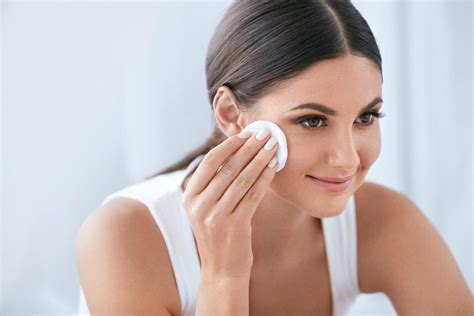 What is a Face Toner and Why Do You Need One?