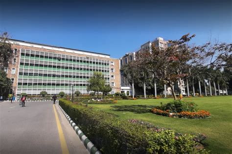 AIIMS Delhi Tops the list of Hospitals in India - Know How & Why ...