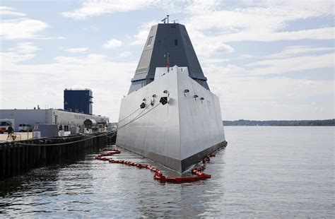 [3636 x 2380] Zumwalt class destroyer USS Zumwalt (DDG-1000) : r ...