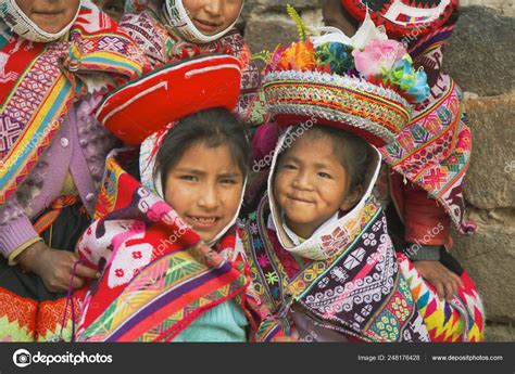 Cusco, Perú; December 20, 2018, group of Peruvian girls, Peru – Stock Editorial Photo © nailotl ...