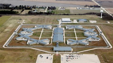 AP sources: Inmate fatally beaten at US prison in Illinois ...